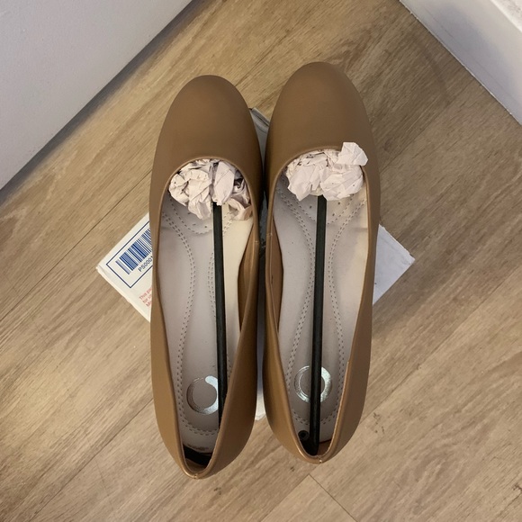 Journee Collection Luu Round Toe Low Heel Dress Pump in  Chestnut Brown NWOB - Picture 12 of 12